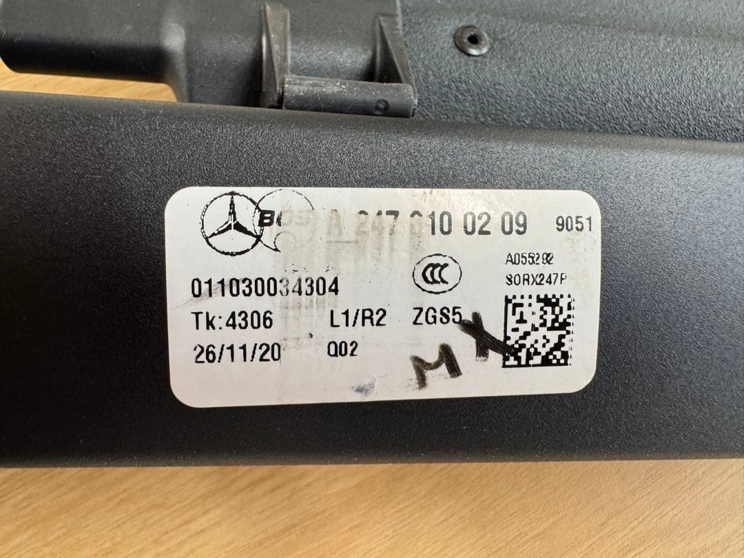 R3年 ベンツGLB X247 純正 トノカバー 美品