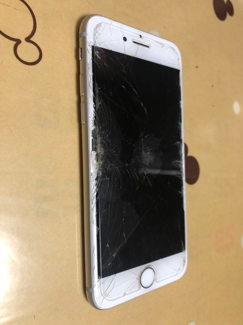 iPhone 8 ホワイト 画面ひび割れ