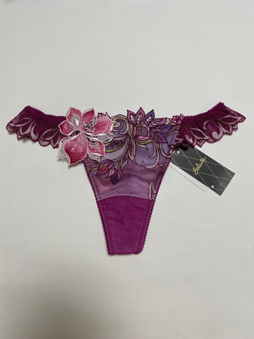 サルート40G Tバックショーツ M VI