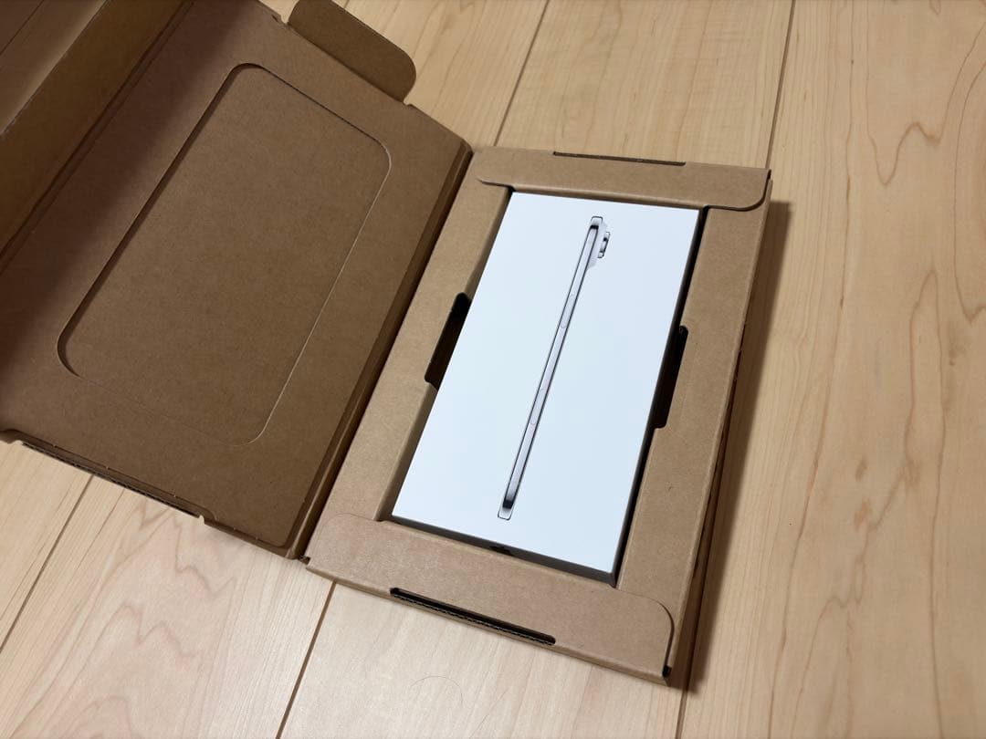 【ほぼ新品】iPhone Air 256GB クラウドホワイト【オマケつき】