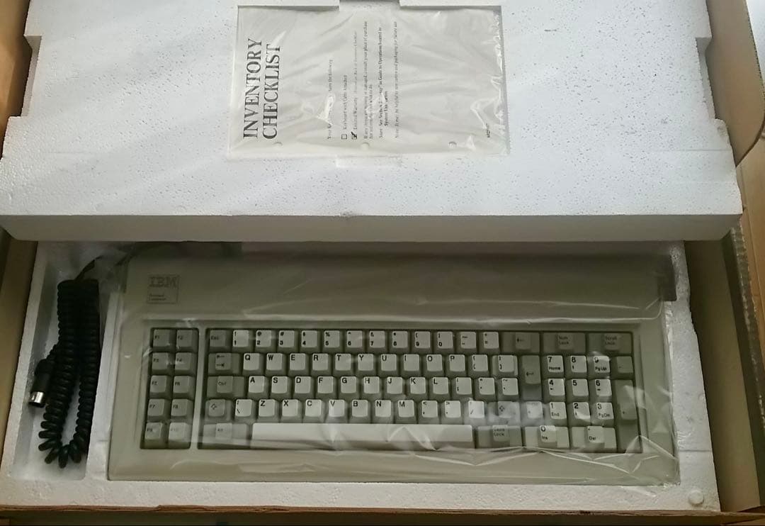 IBM/XT PC 5160-068、本体とキーボード