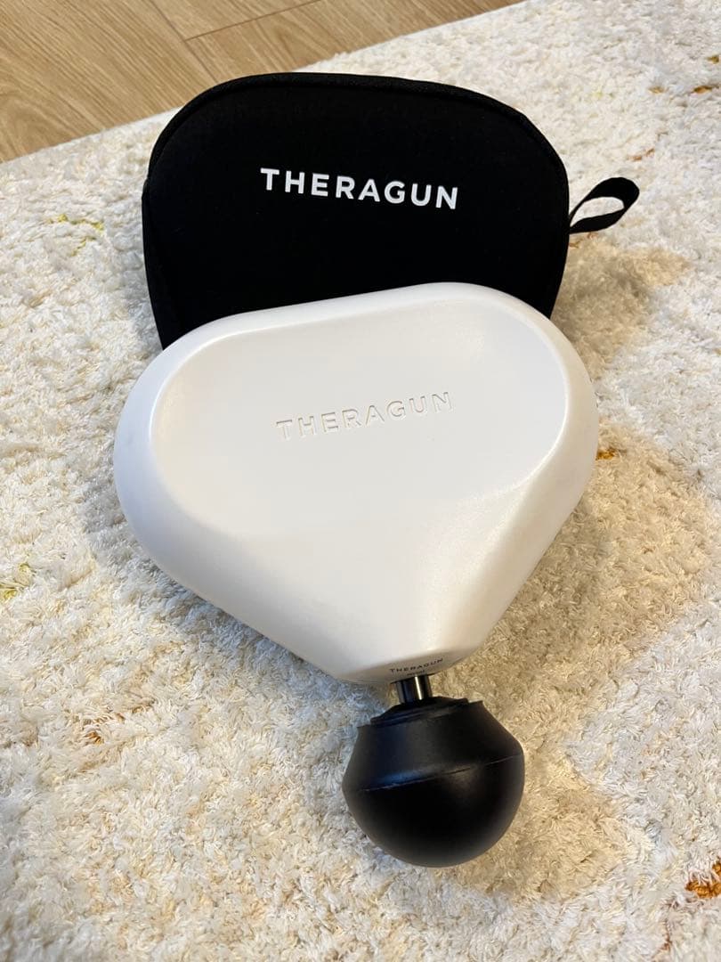 THERAGUN ホワイトマッサージャー 充電器付き