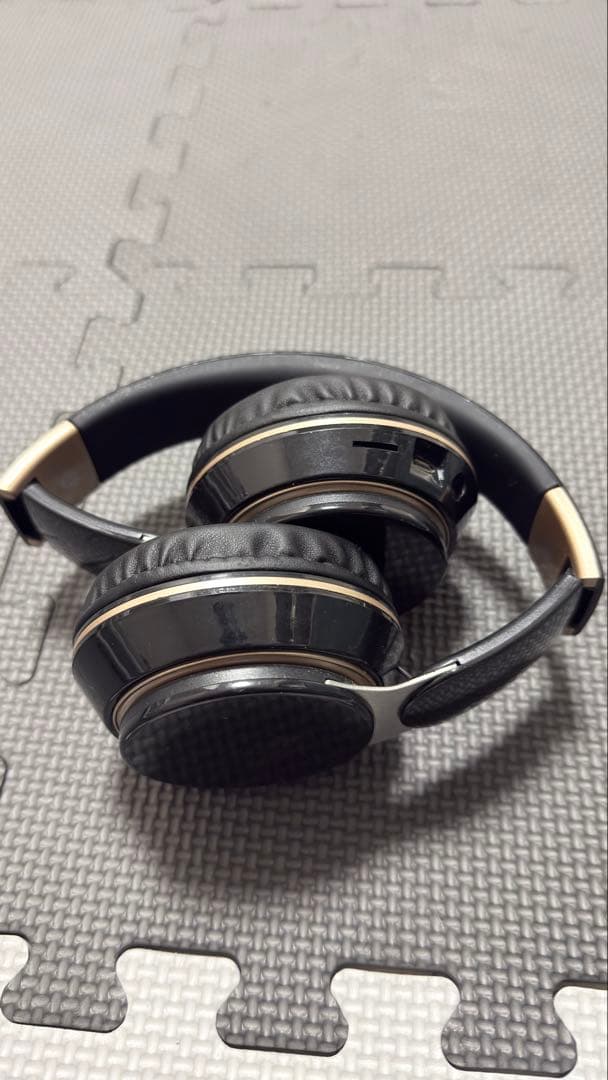 ワイヤレスヘッドホン ブラック ゴールドアクセント