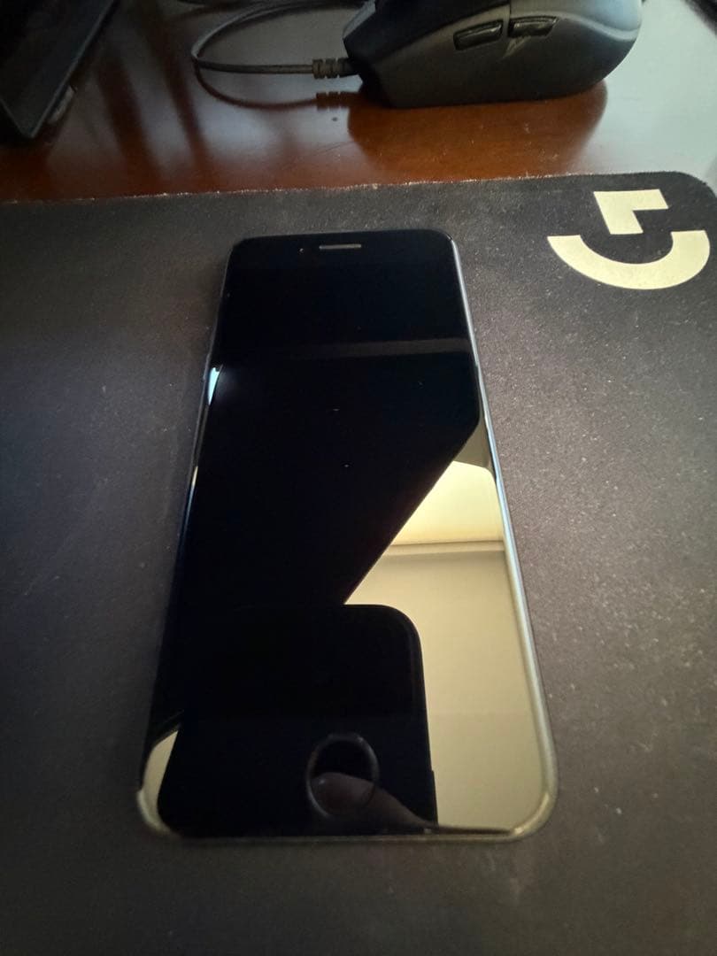 Apple iPhone SE （第2世代）ブラック 本体