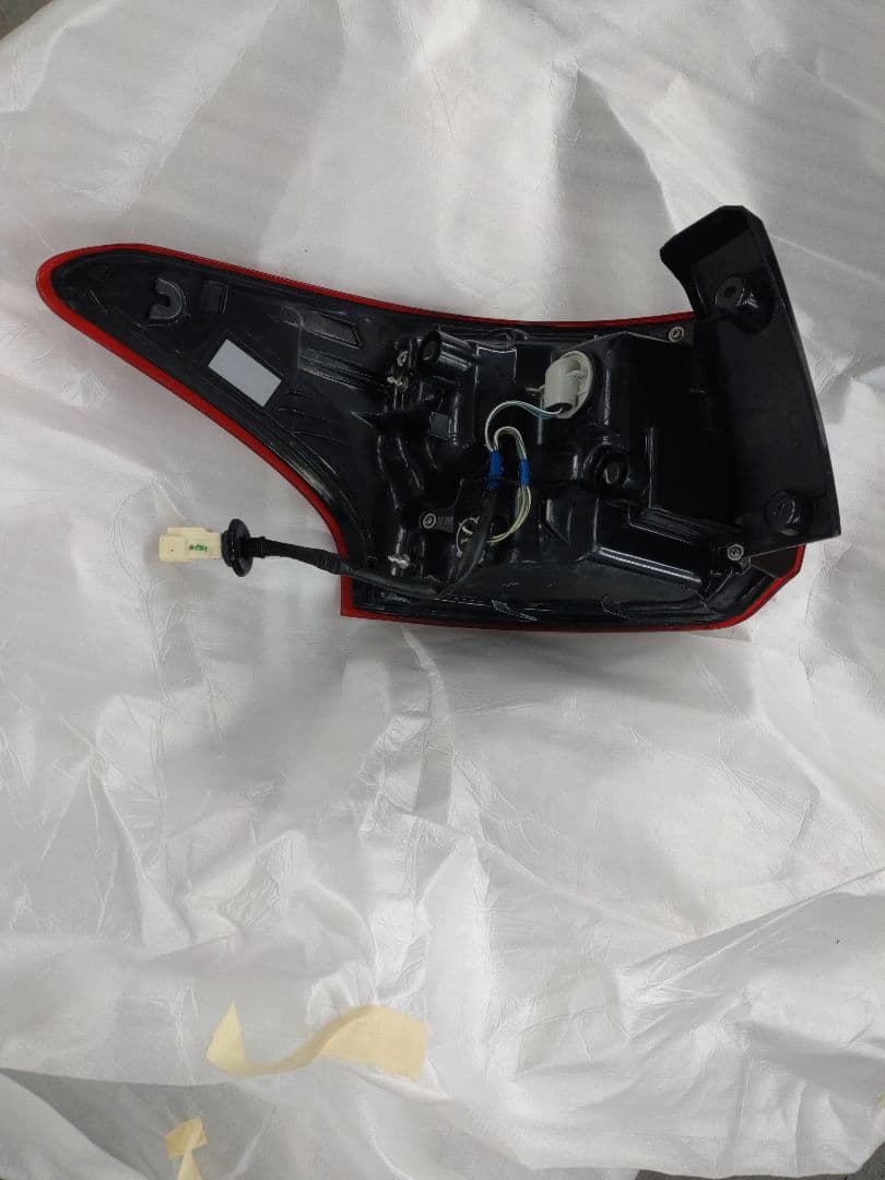 アウトランダー右側テールランプ