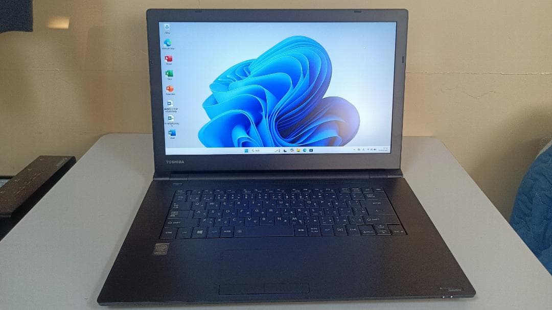 美品ノートパソコンTOSHIBA第五世代Corei5 SSD256Gメモリ16G