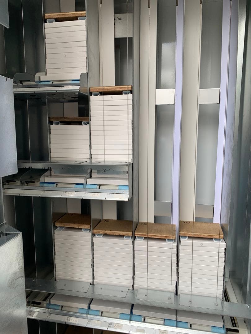 汎用性自動販売機【トレカ用】【新紙幣、新硬貨対応済み】【美空ショップ】