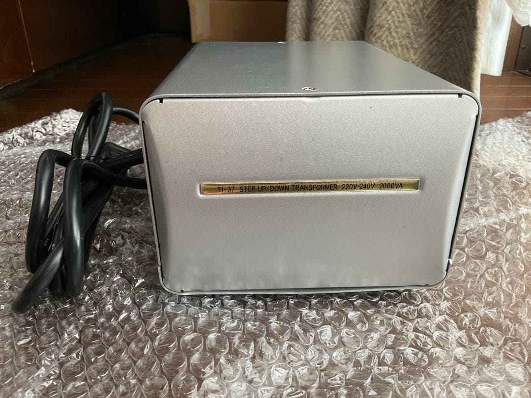 カシムラ WT-14EJ 海外国内用 大型変圧器 220-240V 2000VA