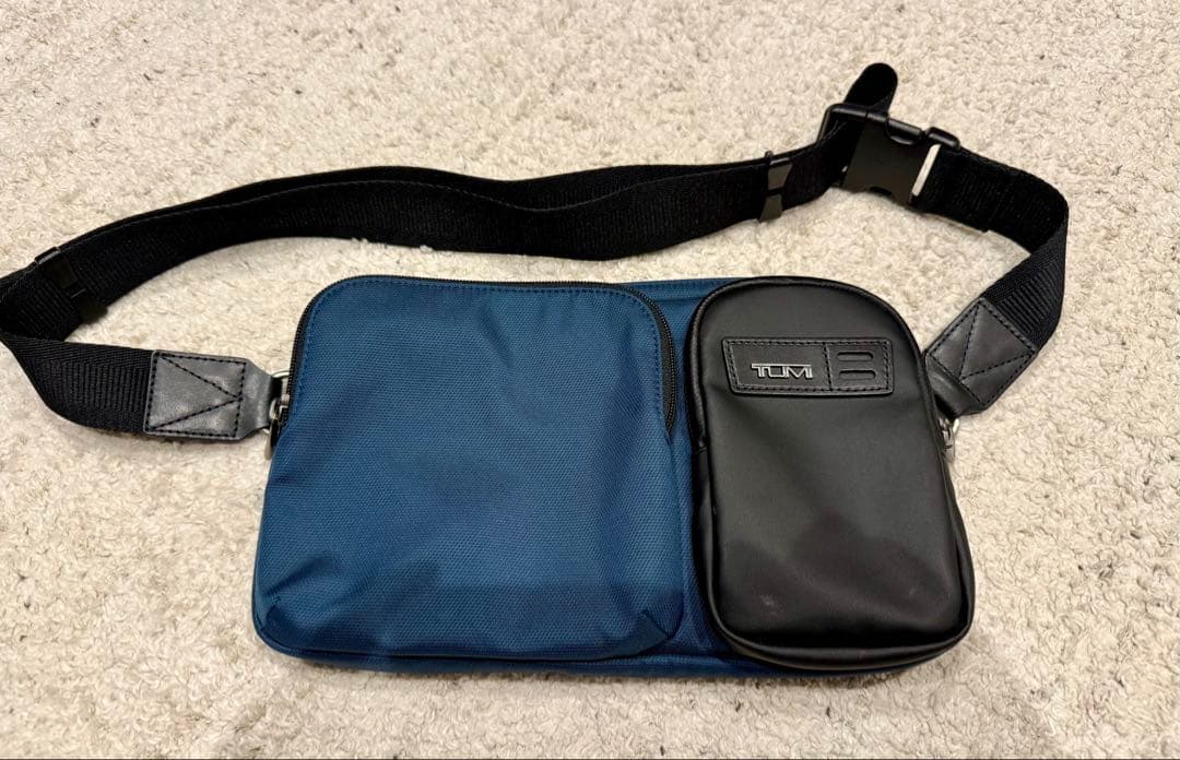 TUMI ボディバッグ ネイビー