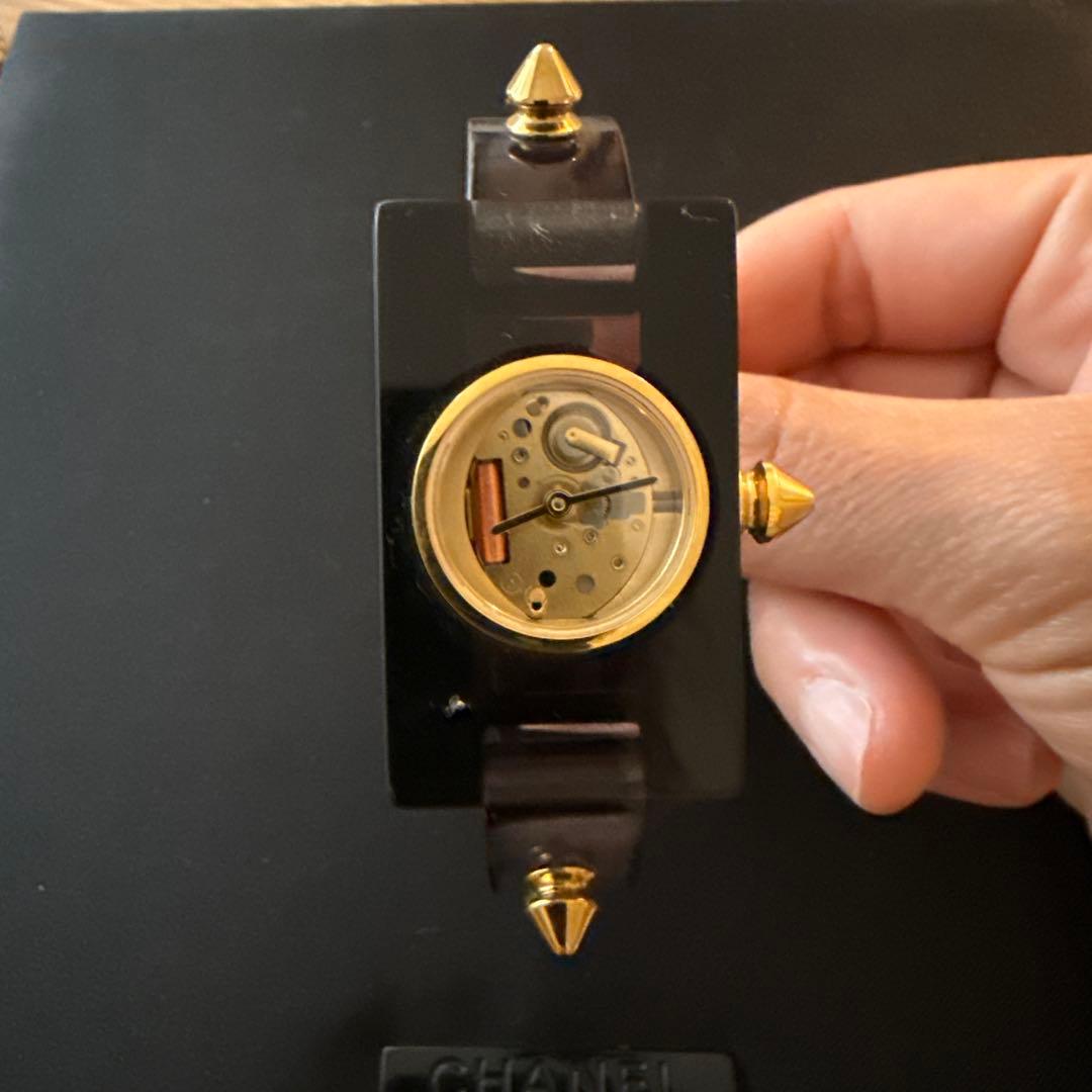 GUCCI スパイクデザイン腕時計