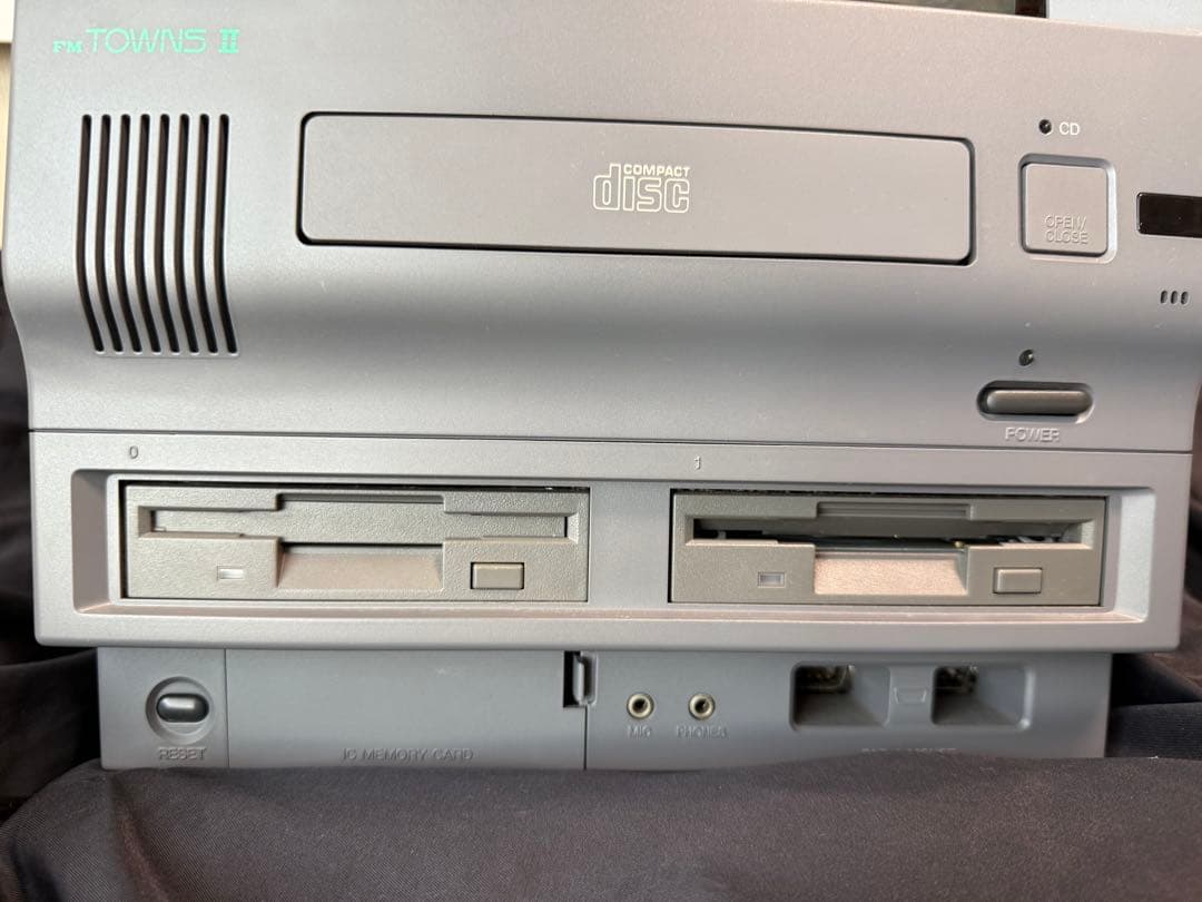 富士通 FUJITSU FM TOWNS II UX20 付属品付 ジャンク