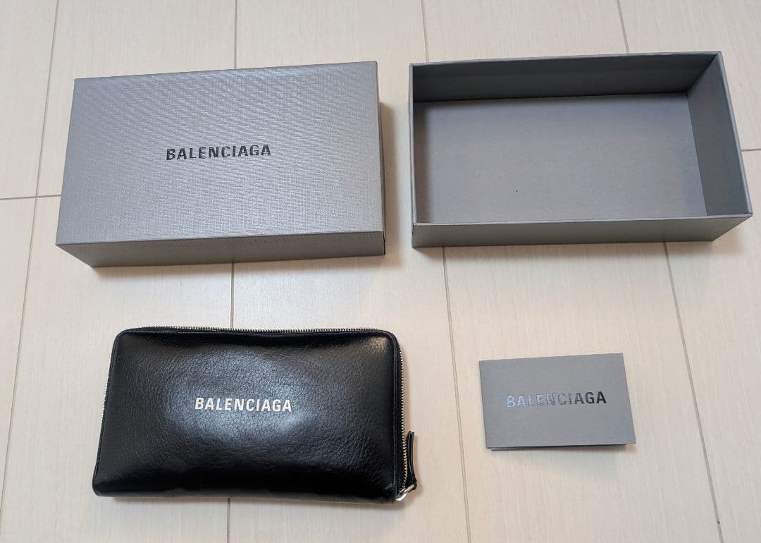 只今お値下げ中！BALENCIAGA ブラックレザー長財布