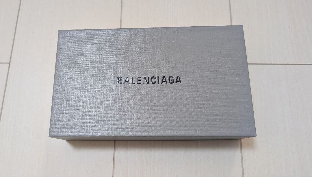只今お値下げ中！BALENCIAGA ブラックレザー長財布