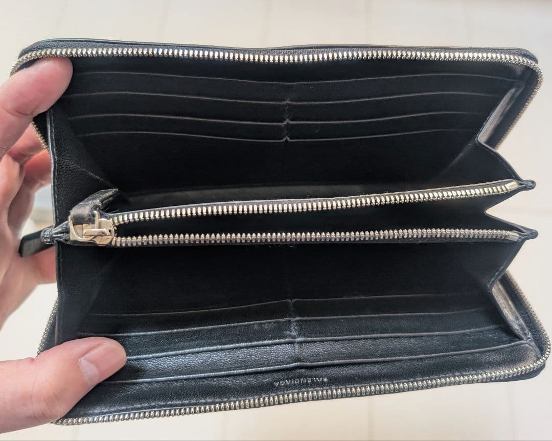 只今お値下げ中！BALENCIAGA ブラックレザー長財布