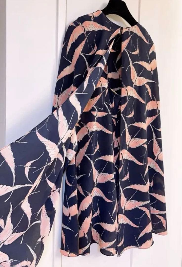 VALENTINOフラミンゴ柄ノースリーブミニワンピース