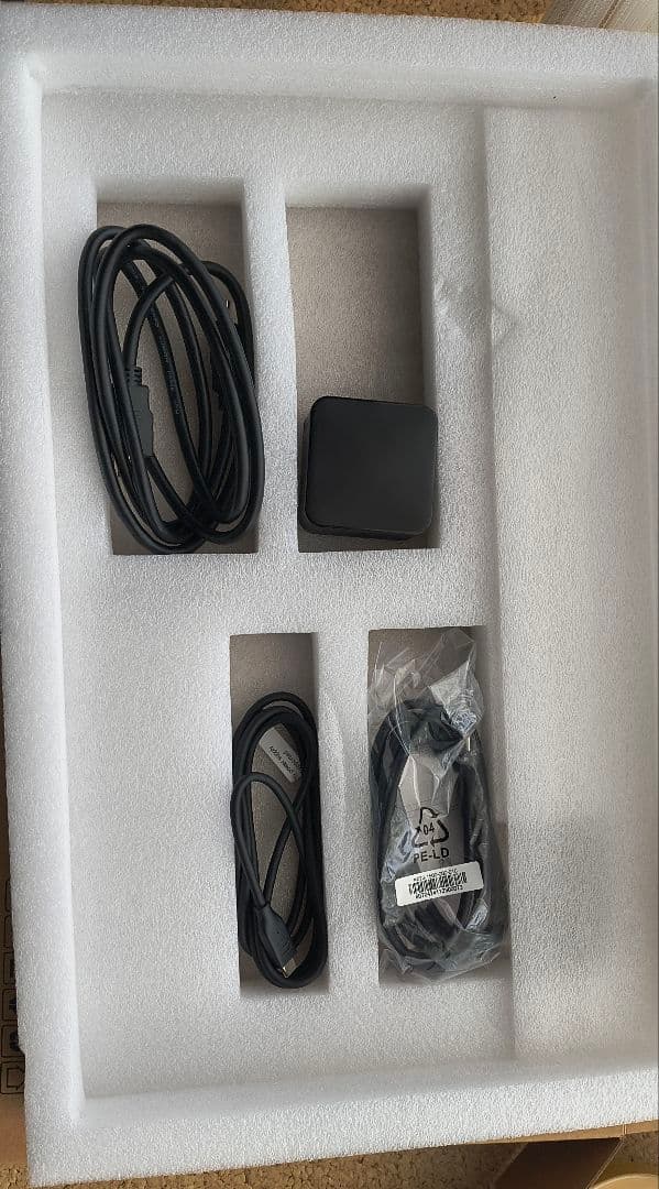 Innoview デュアルディスプレイ　モバイル 18.5インチ 折りたたみ式