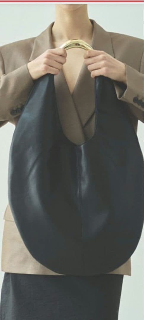 新品未使用LE VERNIS Sculpture bag M ブラック