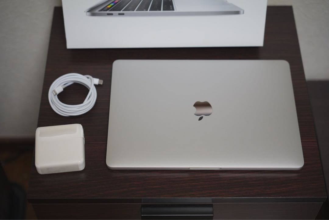 Macbook Pro 2020 13インチ 1TB 32GB