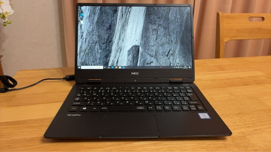 軽量薄型NEC VKT12HZG3 Core i5 SSD256GB 8GB