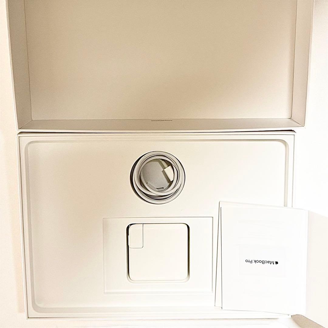 【MacBook】Pro2019箱付き・収納バッグ・保護フィルム・ハブ付き(中古