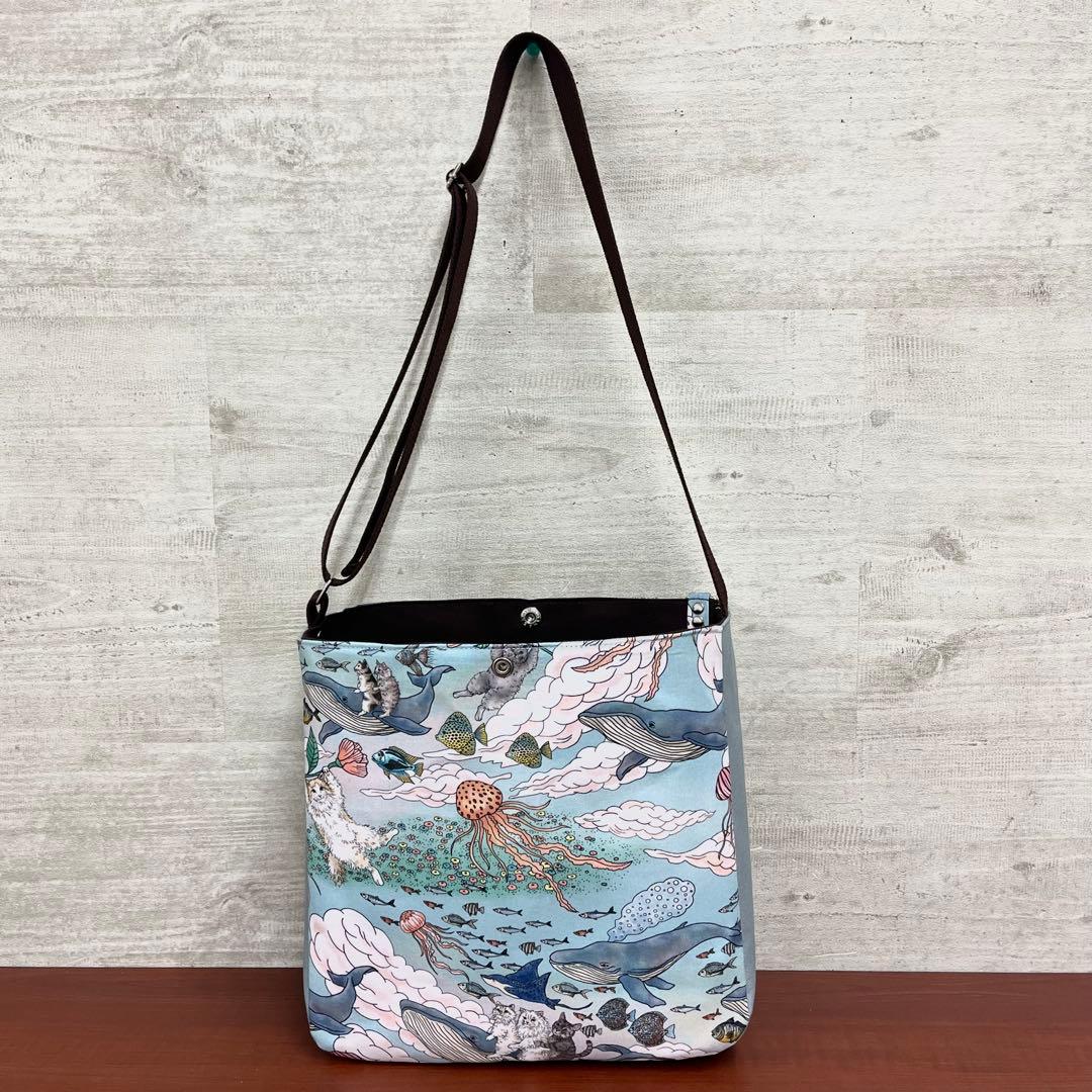 おとぎの国の猫と仲間たちハンドメイド　ショルダーバック＆18㎝ポーチセット