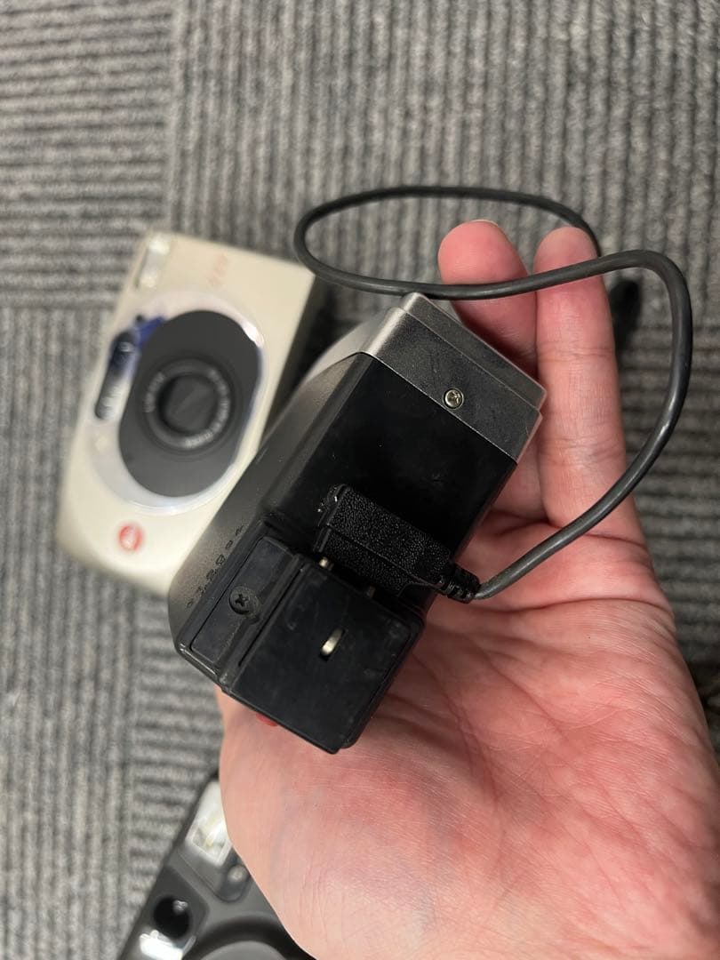 カメラ×4、ストロボライト