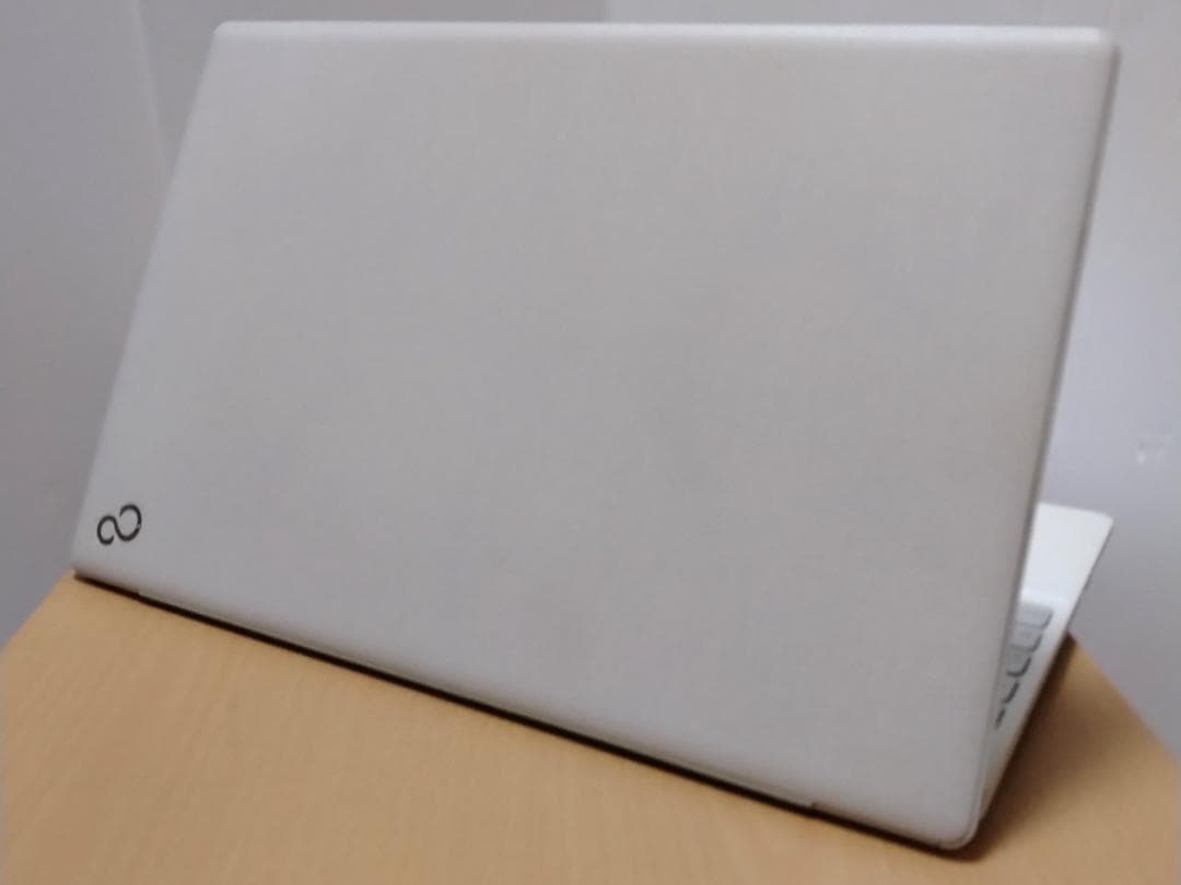 富士通 第11世代 Core i7 SSD1TB/メモリ８GB　軽量