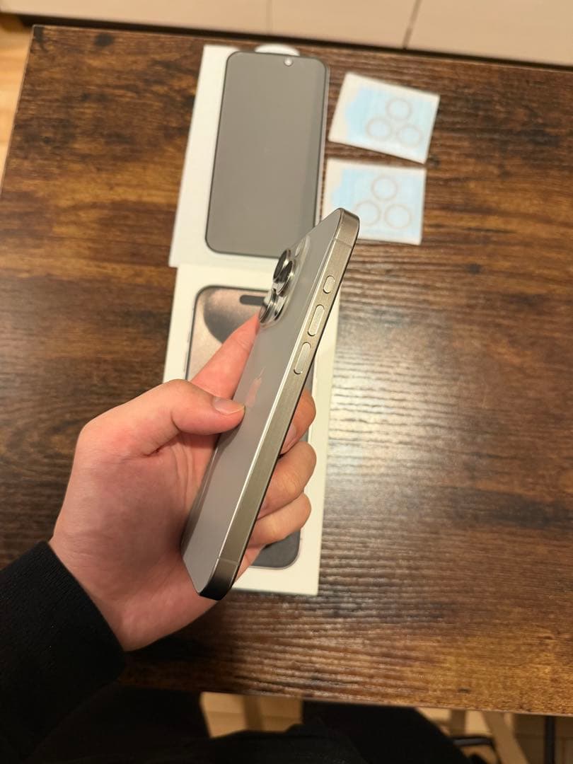 【海外版SIMフリー】iPhone 15pro 256GB ナチュラルチタニウム