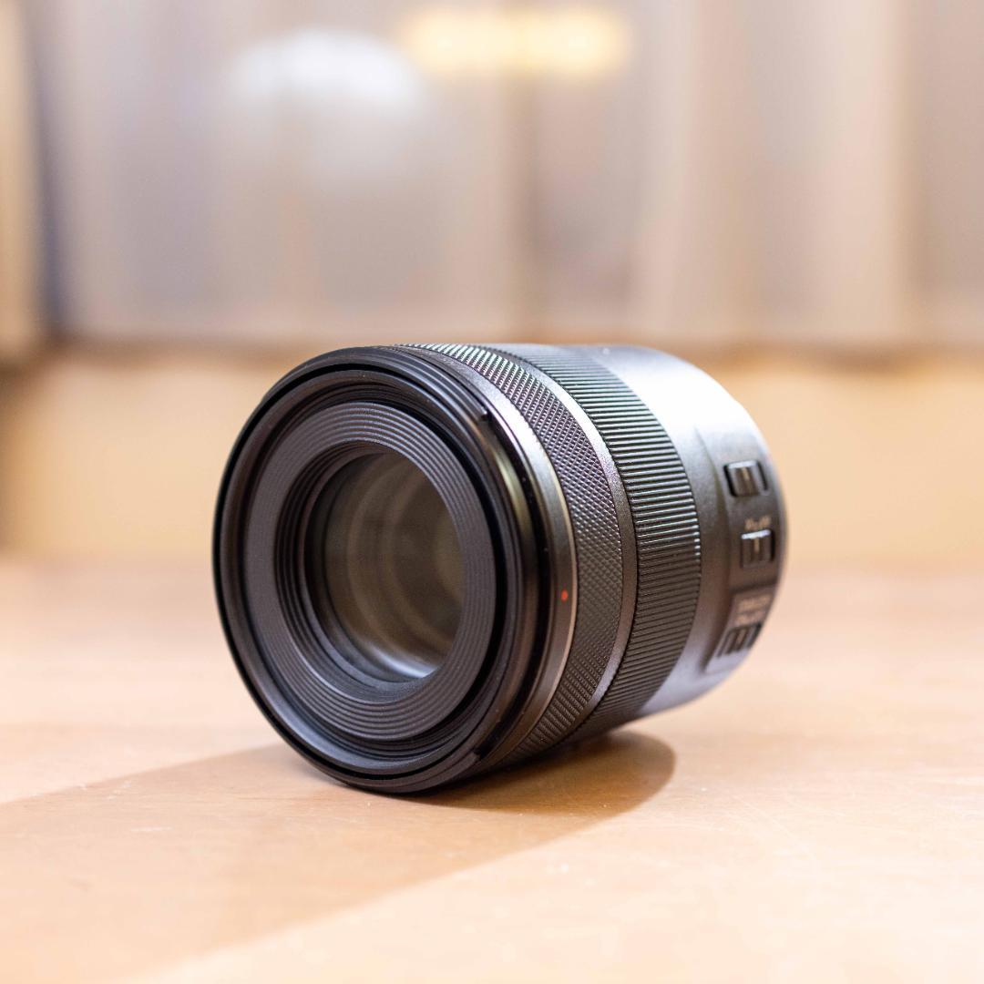 Canon RF 85mm F2 MACRO IS STM レンズ