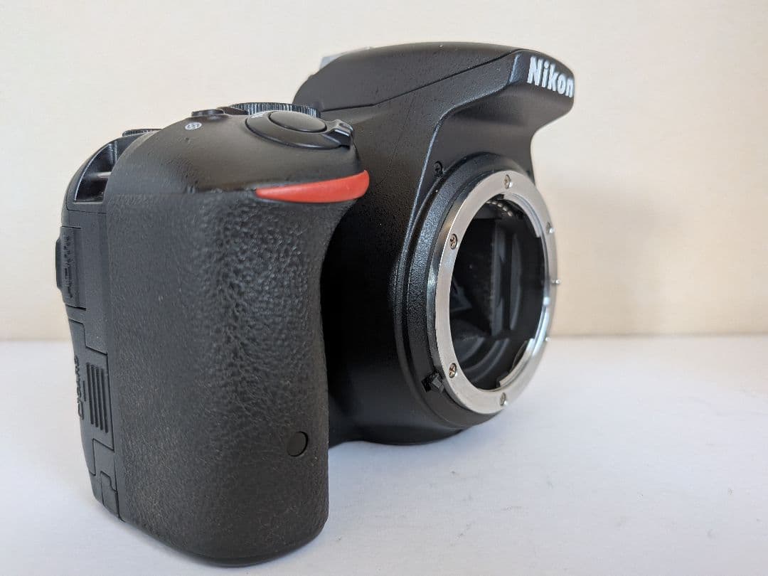 ​♥美品♥Nikon D5500◆タッチパネル＆自撮りOK　ボディ