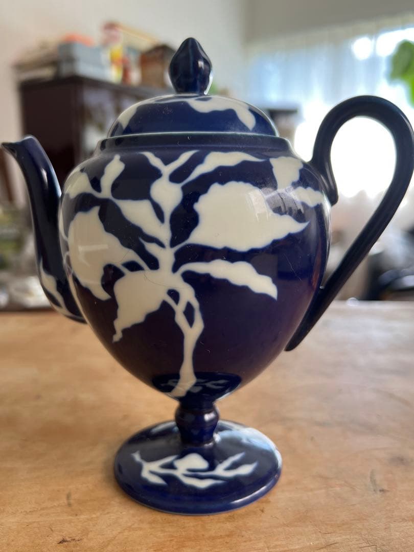 深川製磁 草花折枝白抜紋 ポット