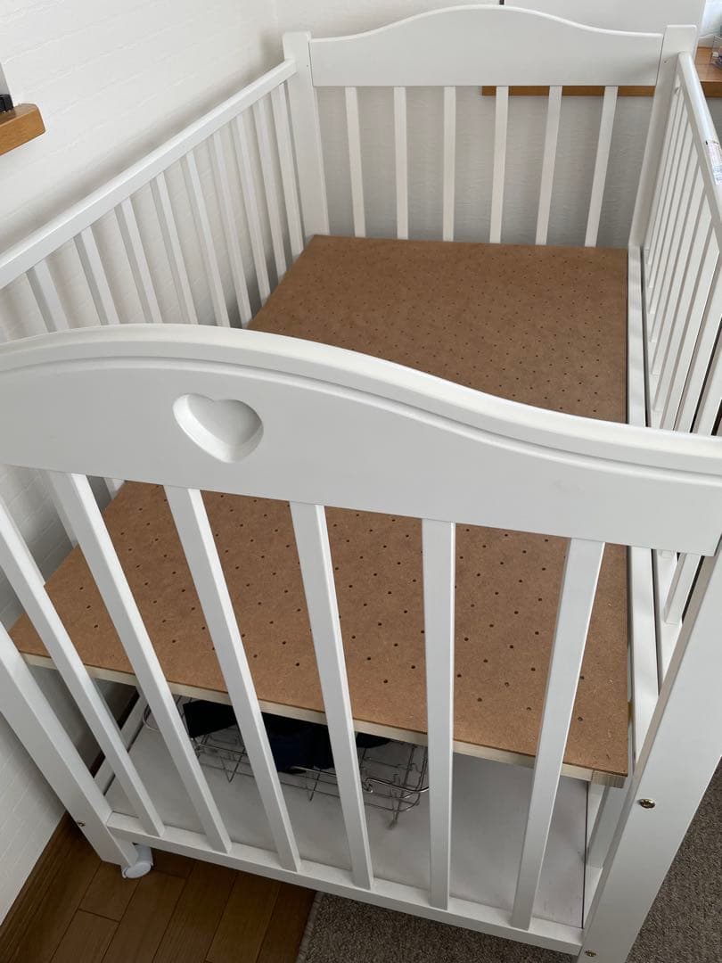 ベビーベッド　白