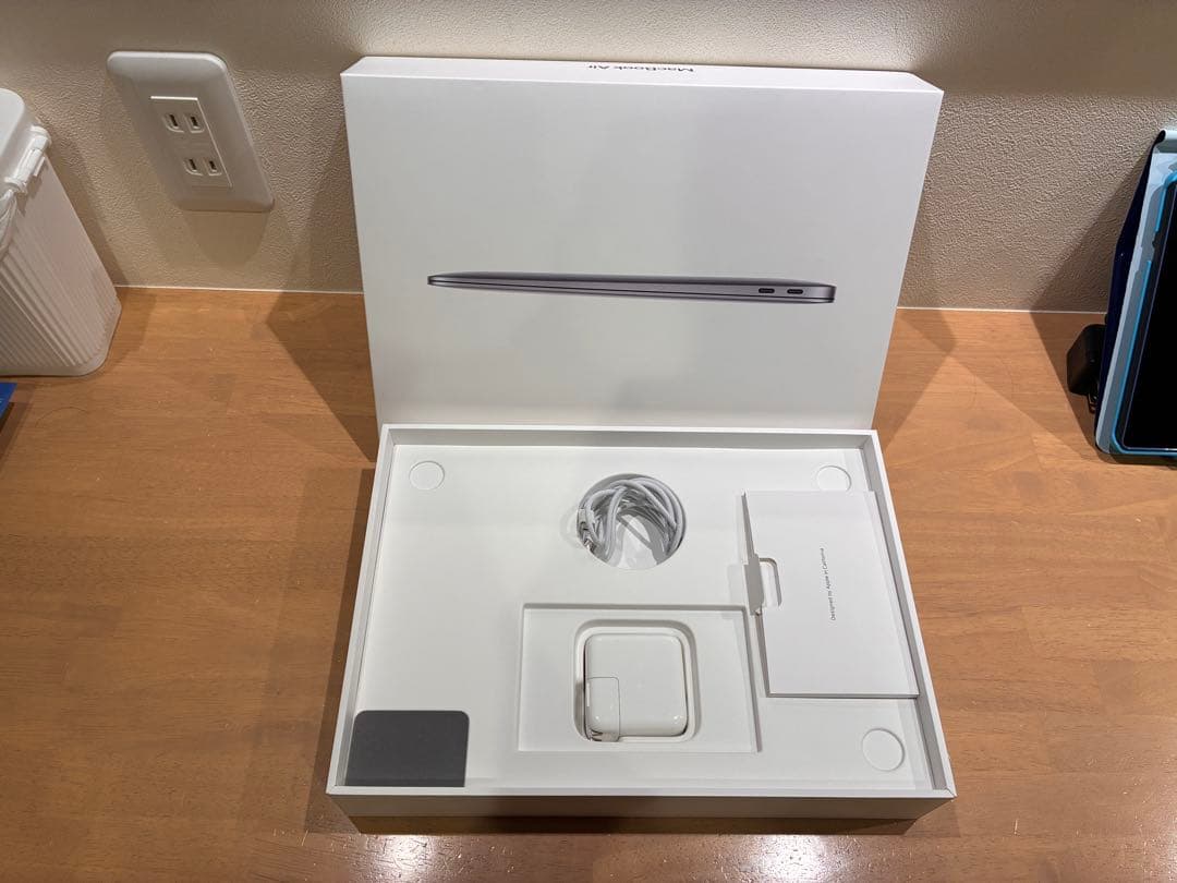 美品MacBook Air 13インチM1 8GB/256 おまけ付き