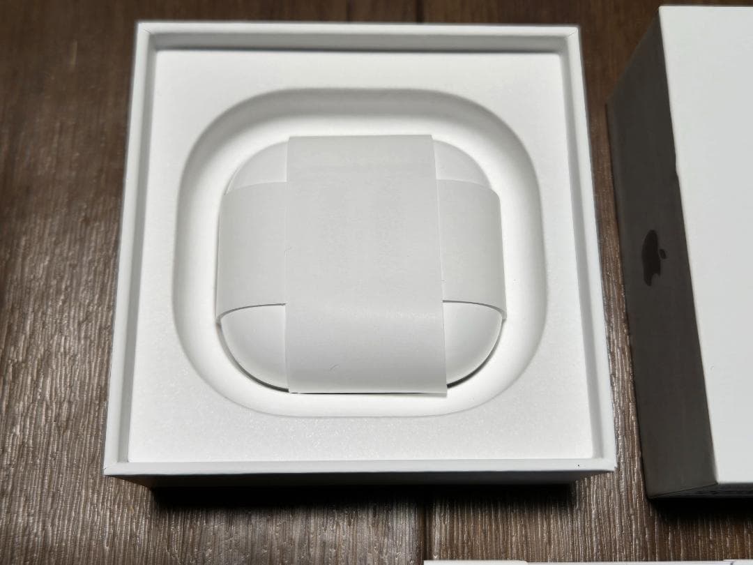 （ほぼ新品）Apple AirPods 4 NC非搭載 USB-Cタイプ