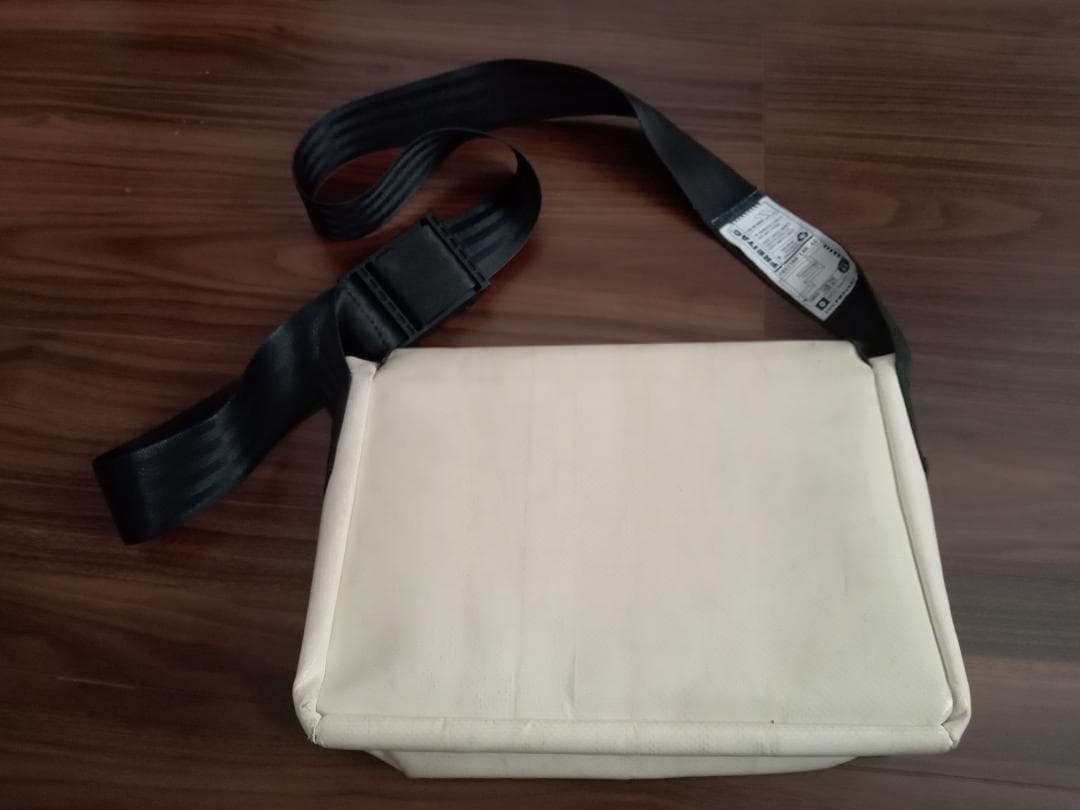 FREITAG メッセンジャーバッグ ホワイト/レッド