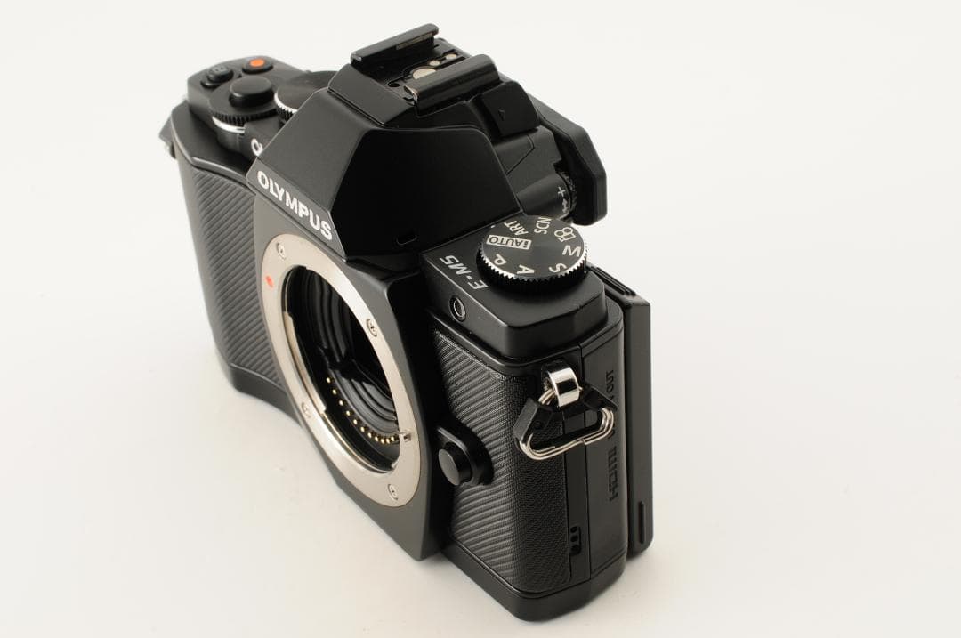 【美品】オリンパス OLYMPUS OM-D E-M5 ミラーレス一眼レフカメラ