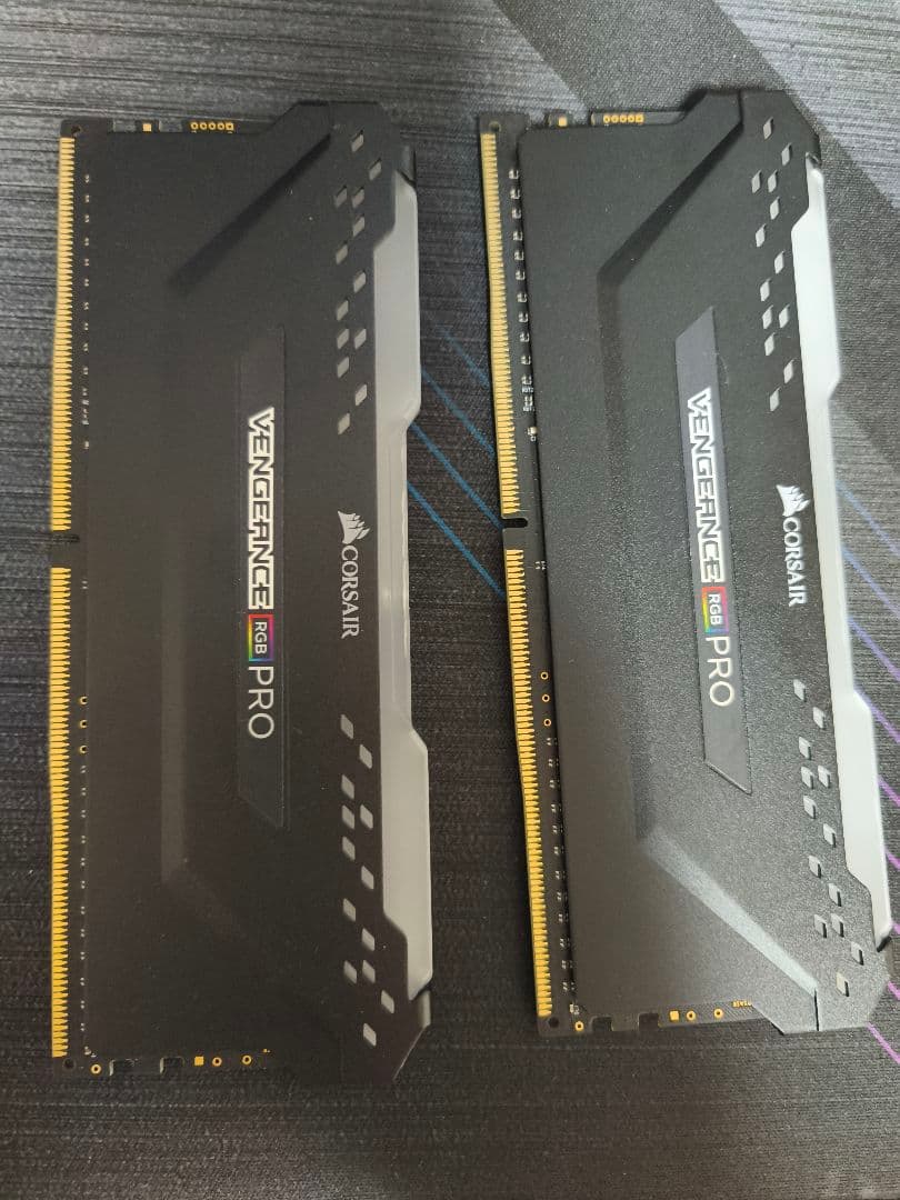メモリー CORSAIR Vengeance RGB PRO 16GB DDR4