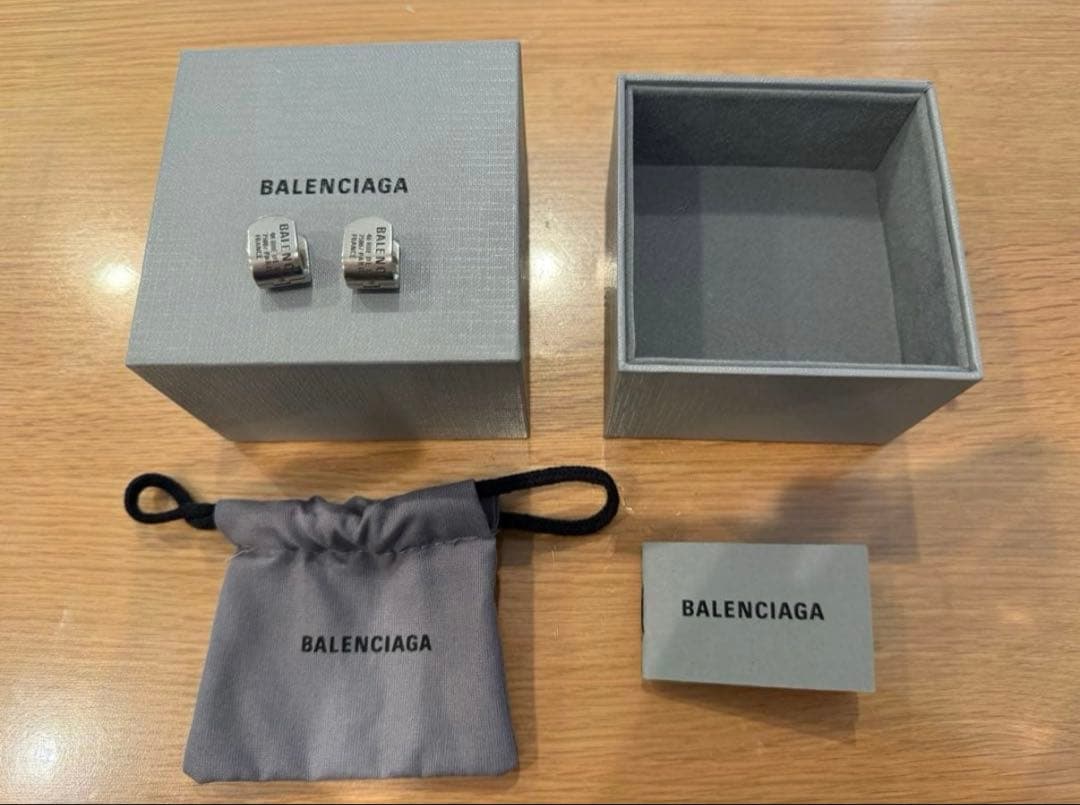 【最終値下げ】BALENCIAGA スタッドピアス シルバー
