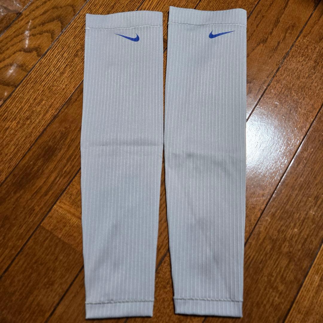 ナイキNIKEアームウォーマーMサイズ