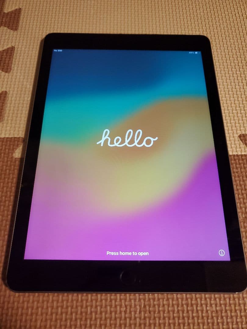 Apple iPad 本体　第6世代　(おまけ付き)