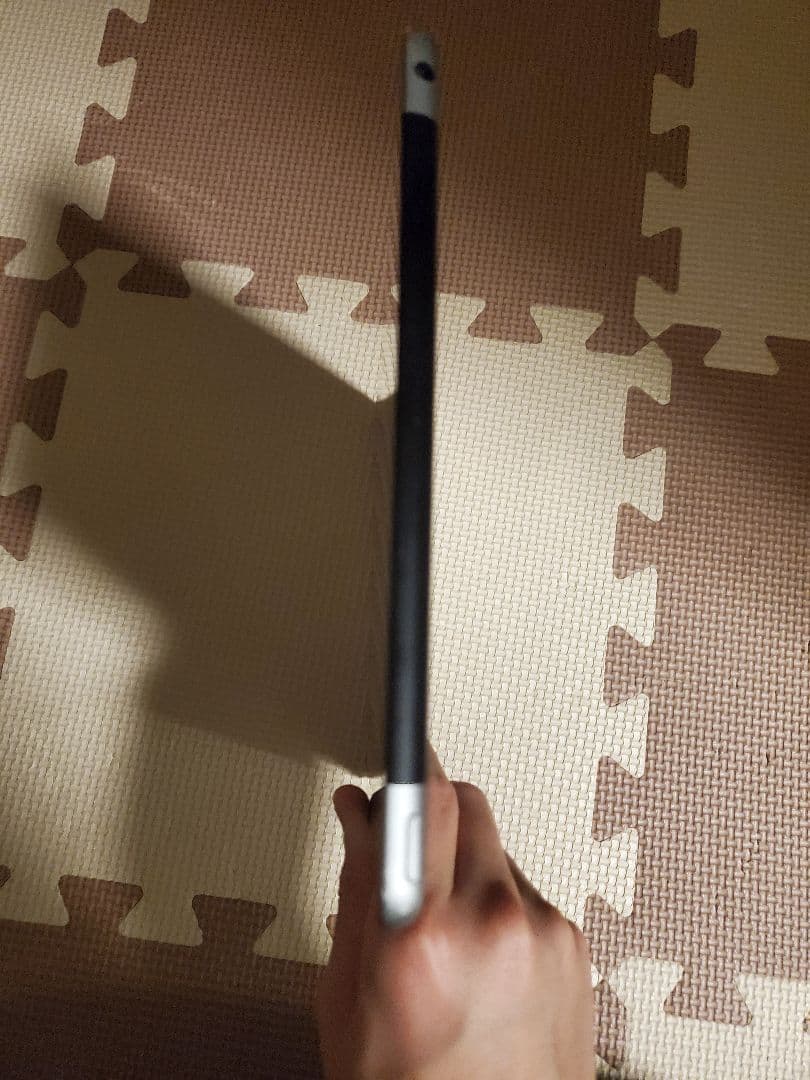 Apple iPad 本体　第6世代　(おまけ付き)