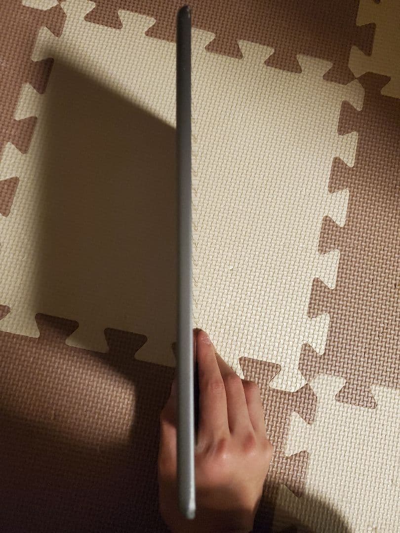 Apple iPad 本体　第6世代　(おまけ付き)