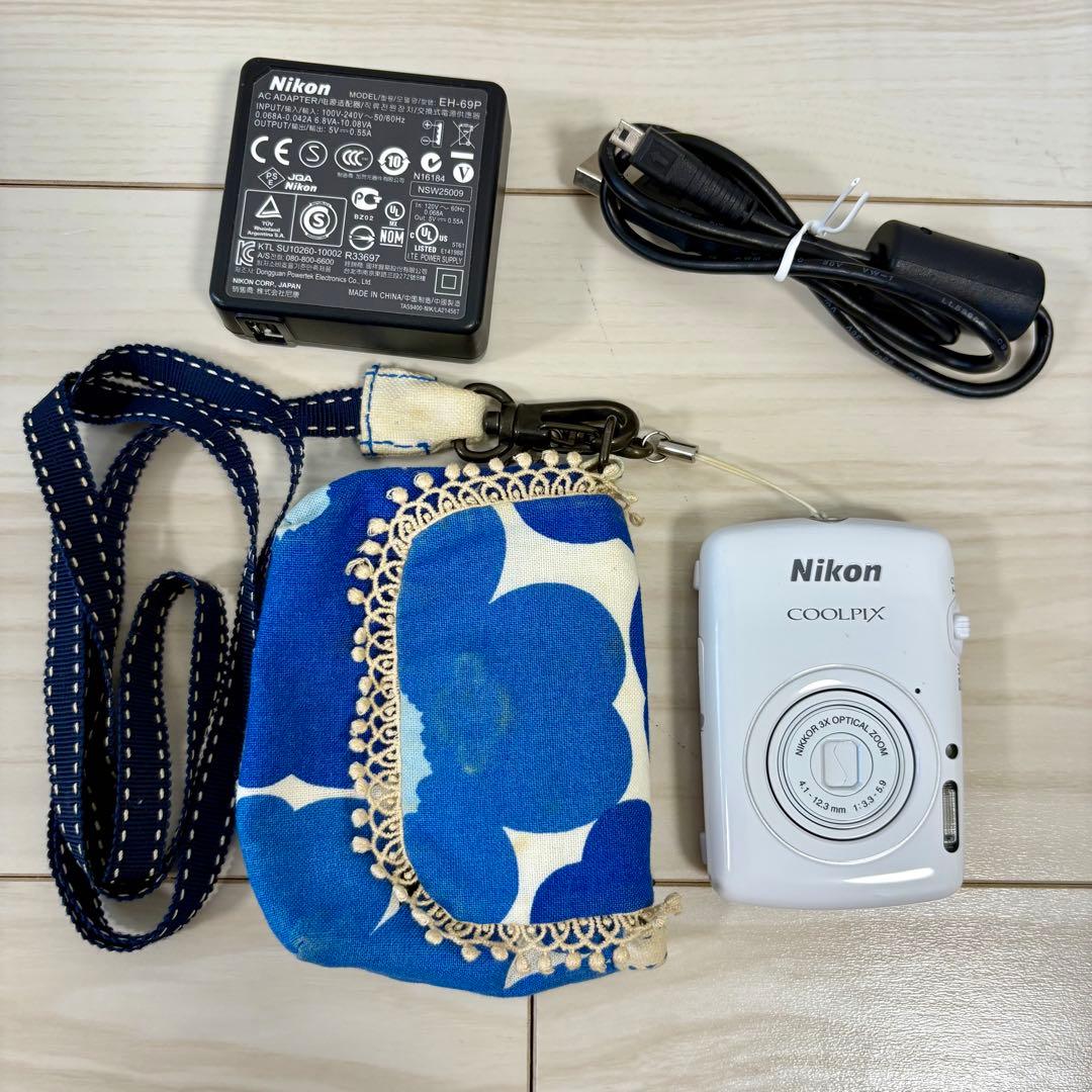 NIKON コンパクトデジタルカメラ COOLPIX S01 ホワイト