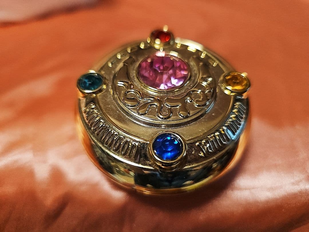 限定品 セーラームーン コンパクトミラーフェイスパウダー クレアボーデ