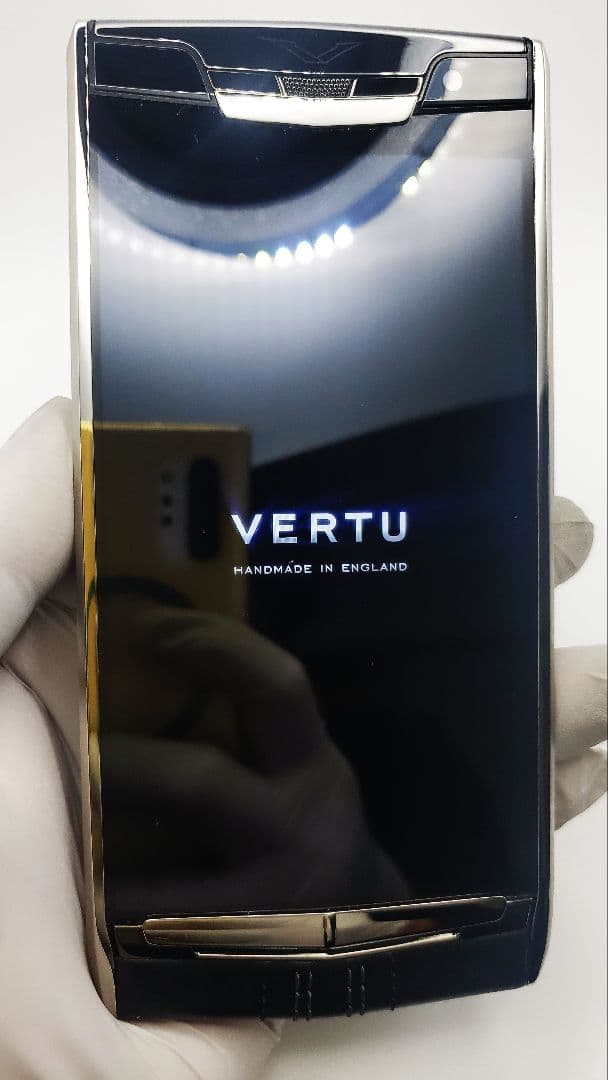 高級携帯電話Vertu Signature Touch 美品。訳あり品