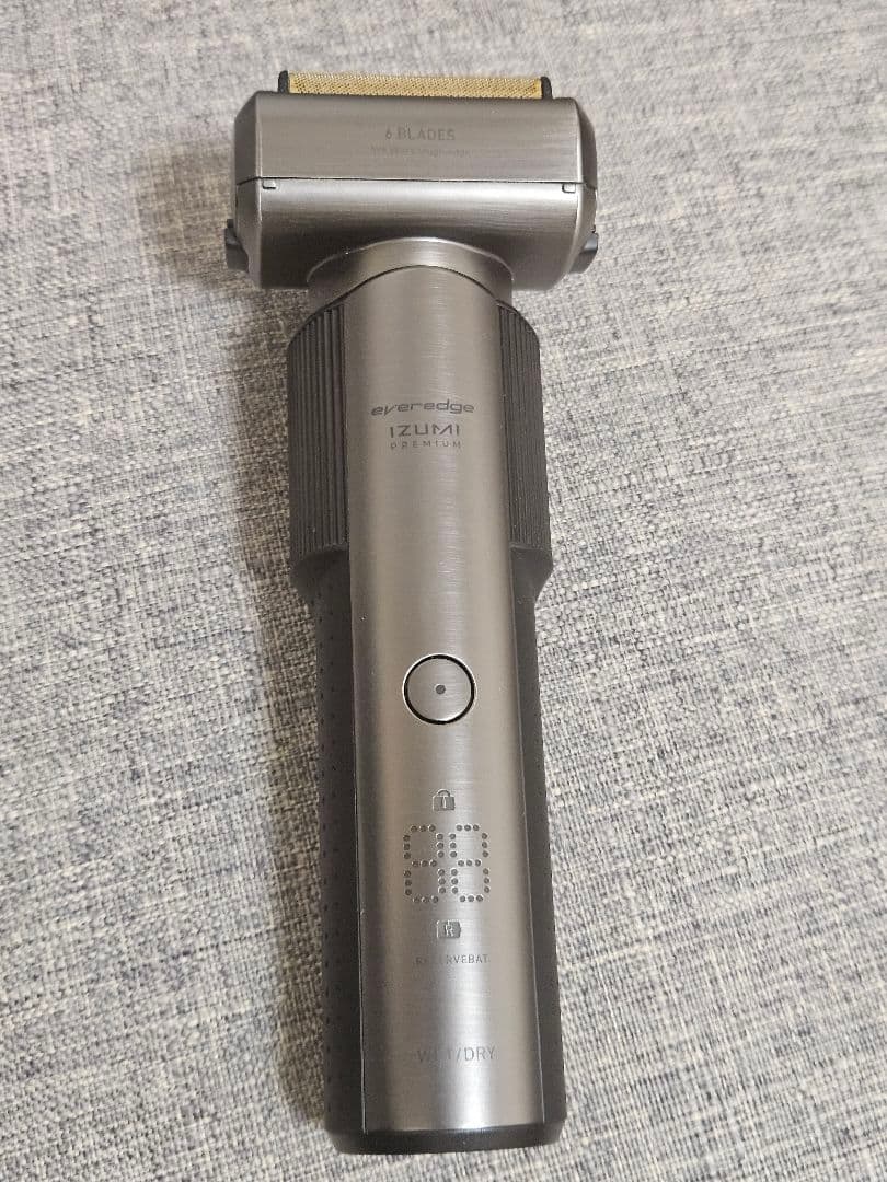 IZUMI　フラッグシップ6枚刃　充電式往復シェーバー　 IZF-E863R-S