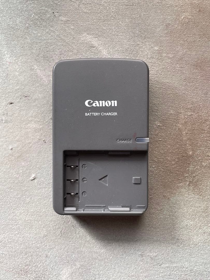 Canon EOS Digital デジタル一眼レフカメラと望遠レンズ