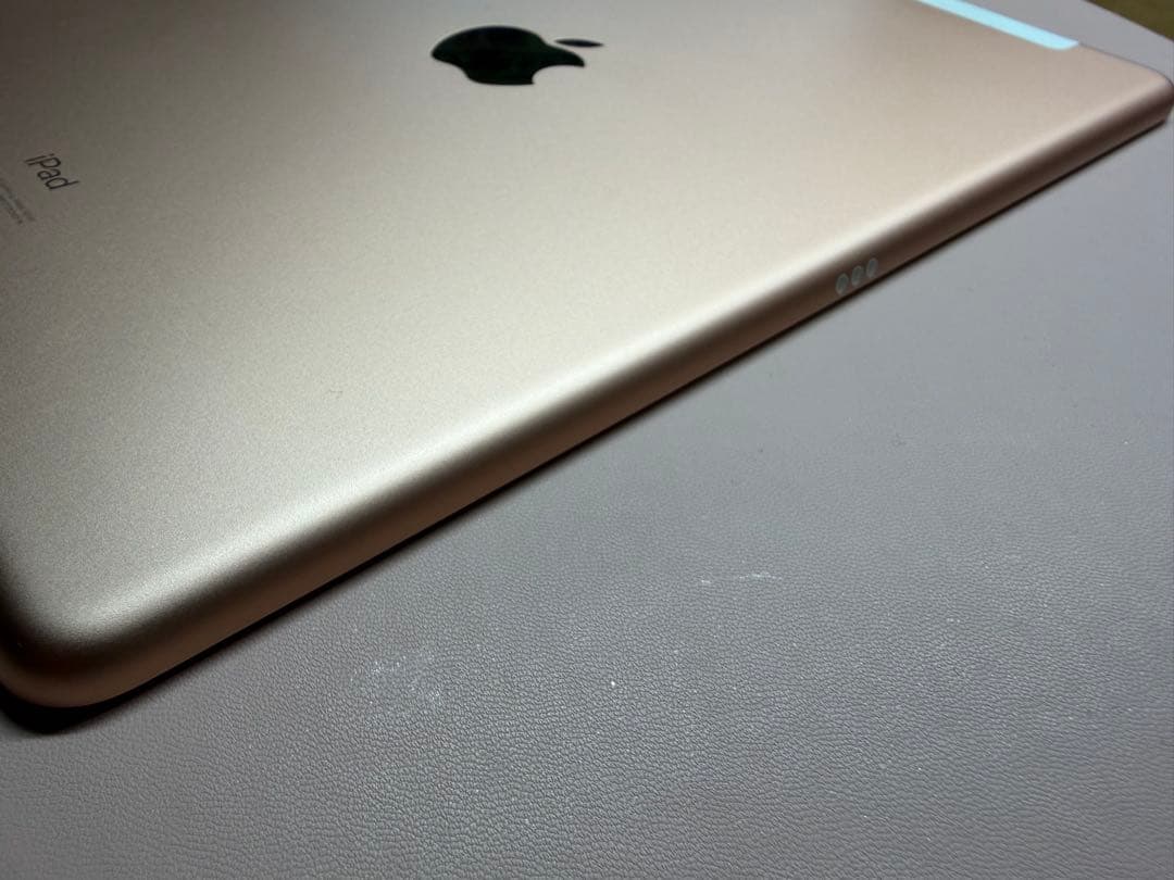 iPad 第7世代 32GB ゴールド Wi-Fi + Cellularモデル