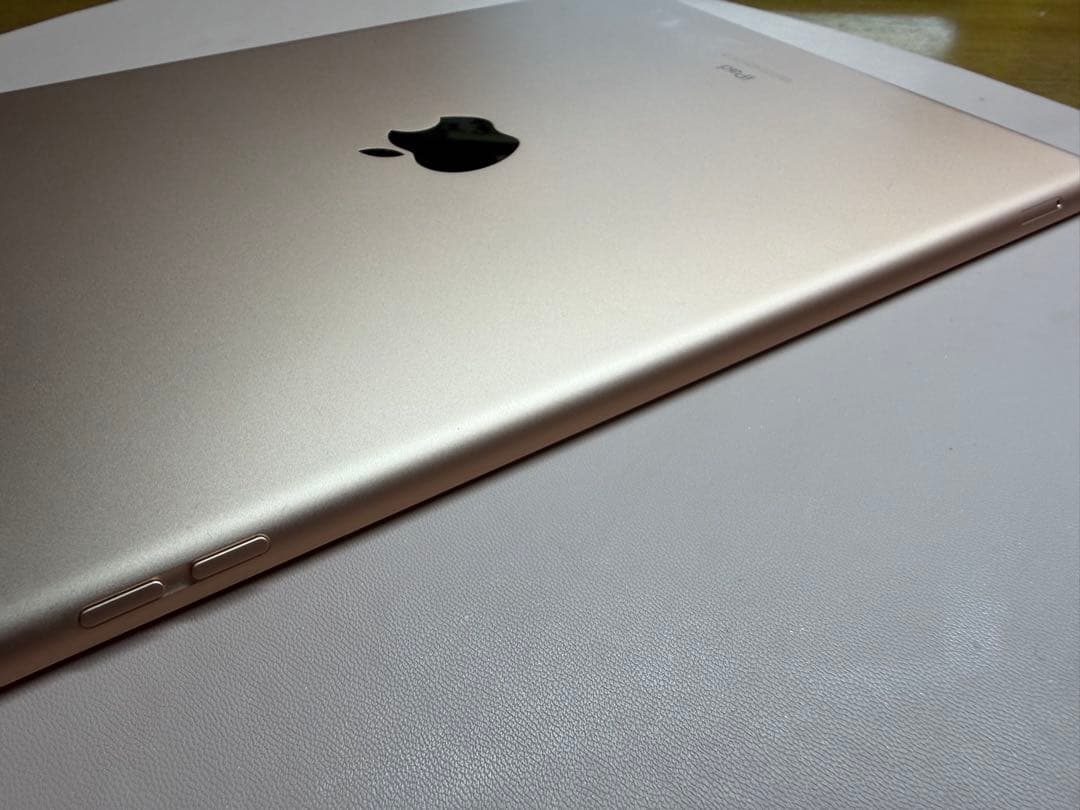 iPad 第7世代 32GB ゴールド Wi-Fi + Cellularモデル