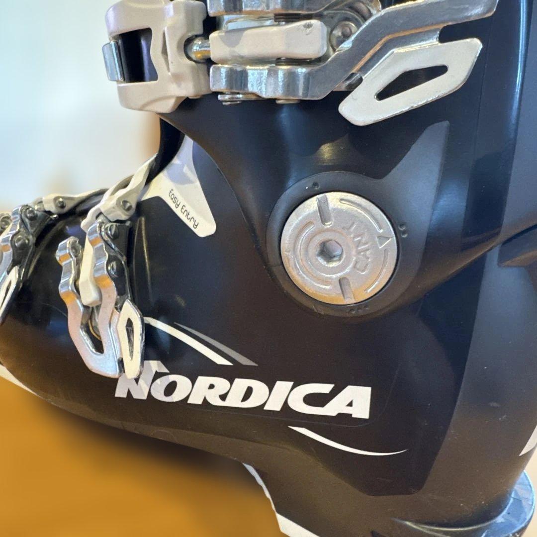 スキーブーツ　レディース　ノルディカ　ブラック　ホワイト　24.0〜24.5